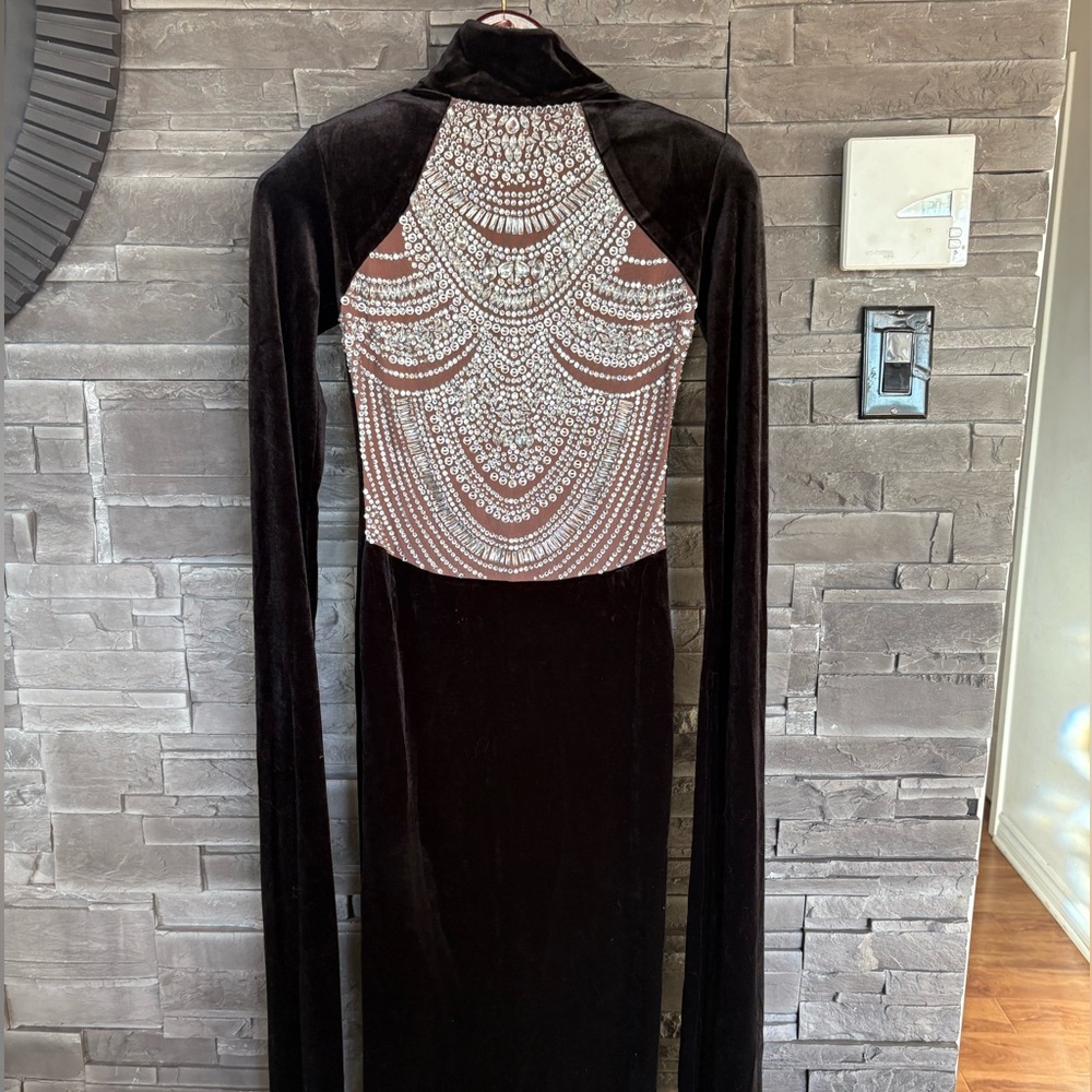 Mew Mew’s Elegant Black and rhinestones Evening Gown - Picture 4 of 6